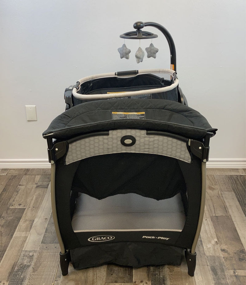 Graco Pack 'n Play Nearby Seat Playard