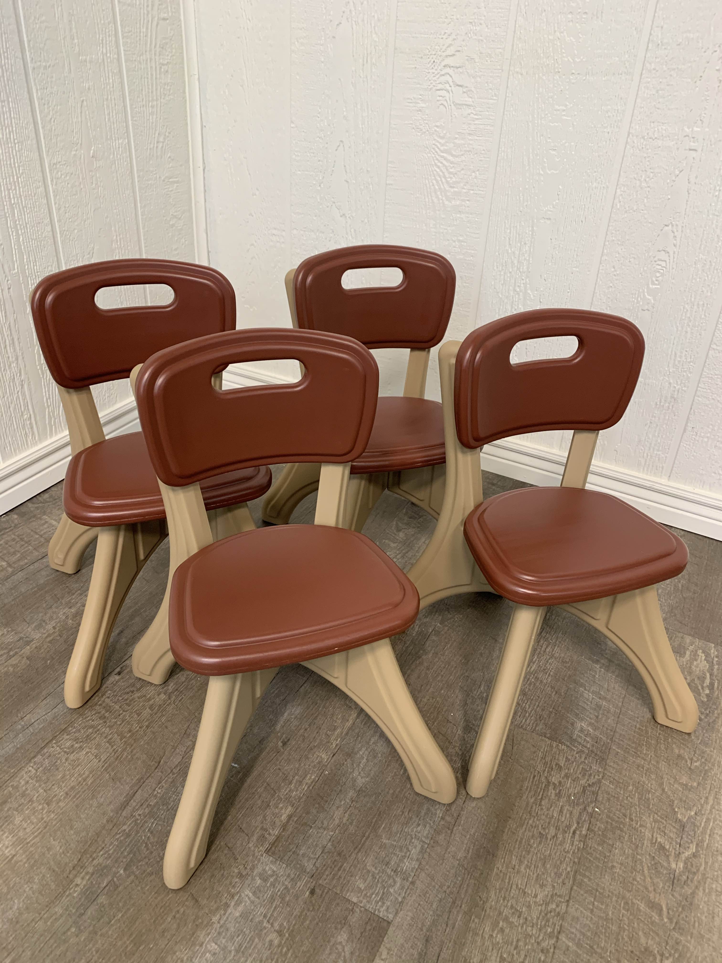 Step 2 traditions outlet table and chairs