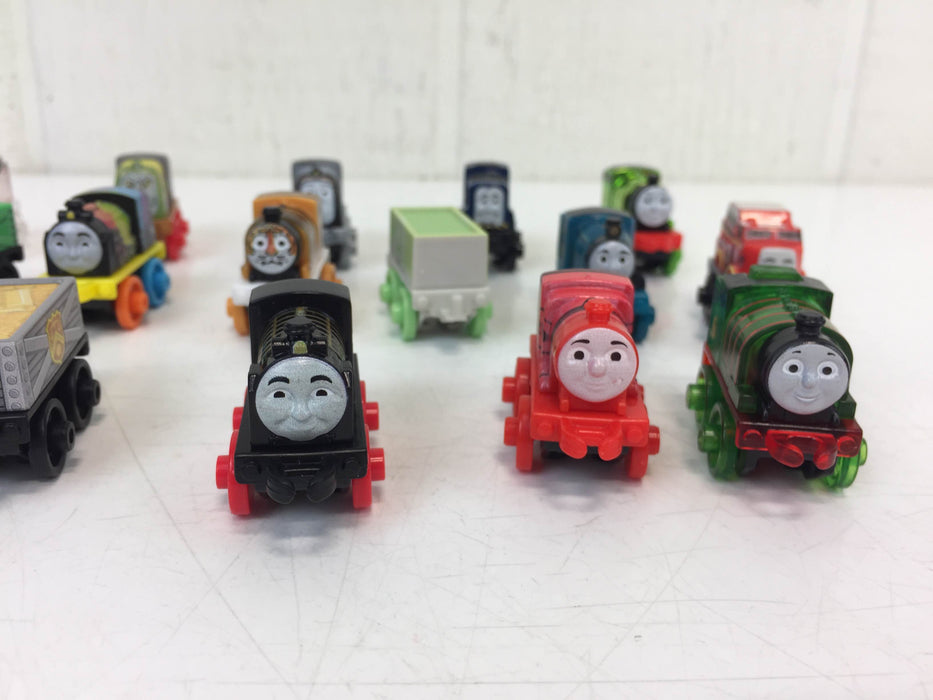 secondhand BUNDLE Thomas Mini Set, With 20 Trains