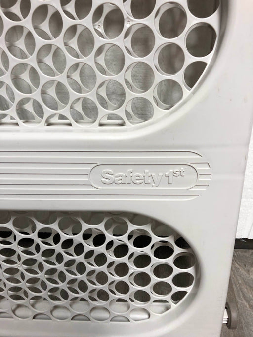 secondhand Safety 1st Easy Fit Security Gate