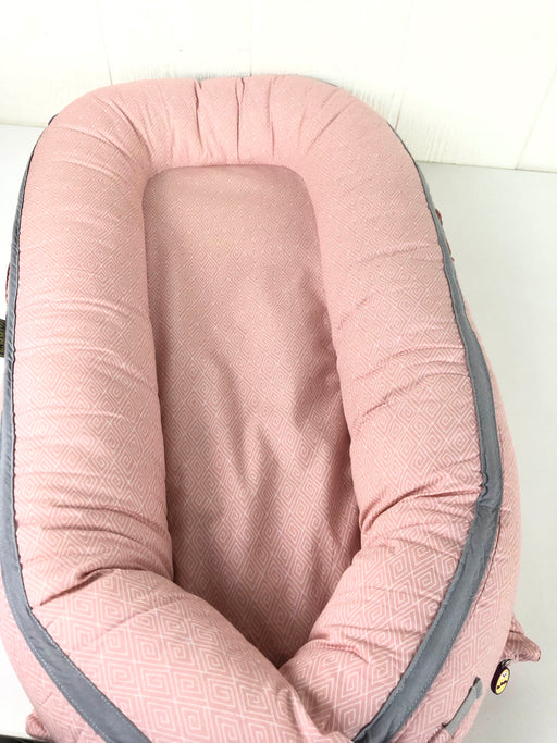 used LaLaMe Organic Newborn Lounger