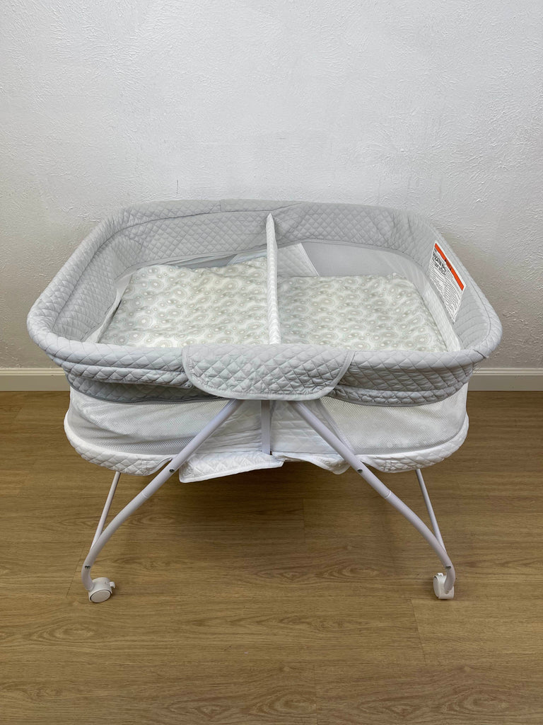 Delta Children Little Folks Twin EZ Fold Ultra Compact Double Bassinet