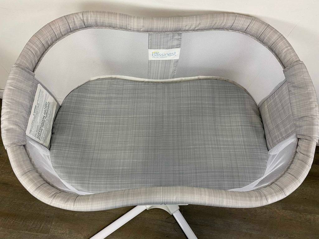Halo BassiNest Swivel Sleeper Luxe Plus Series with Newborn Insert