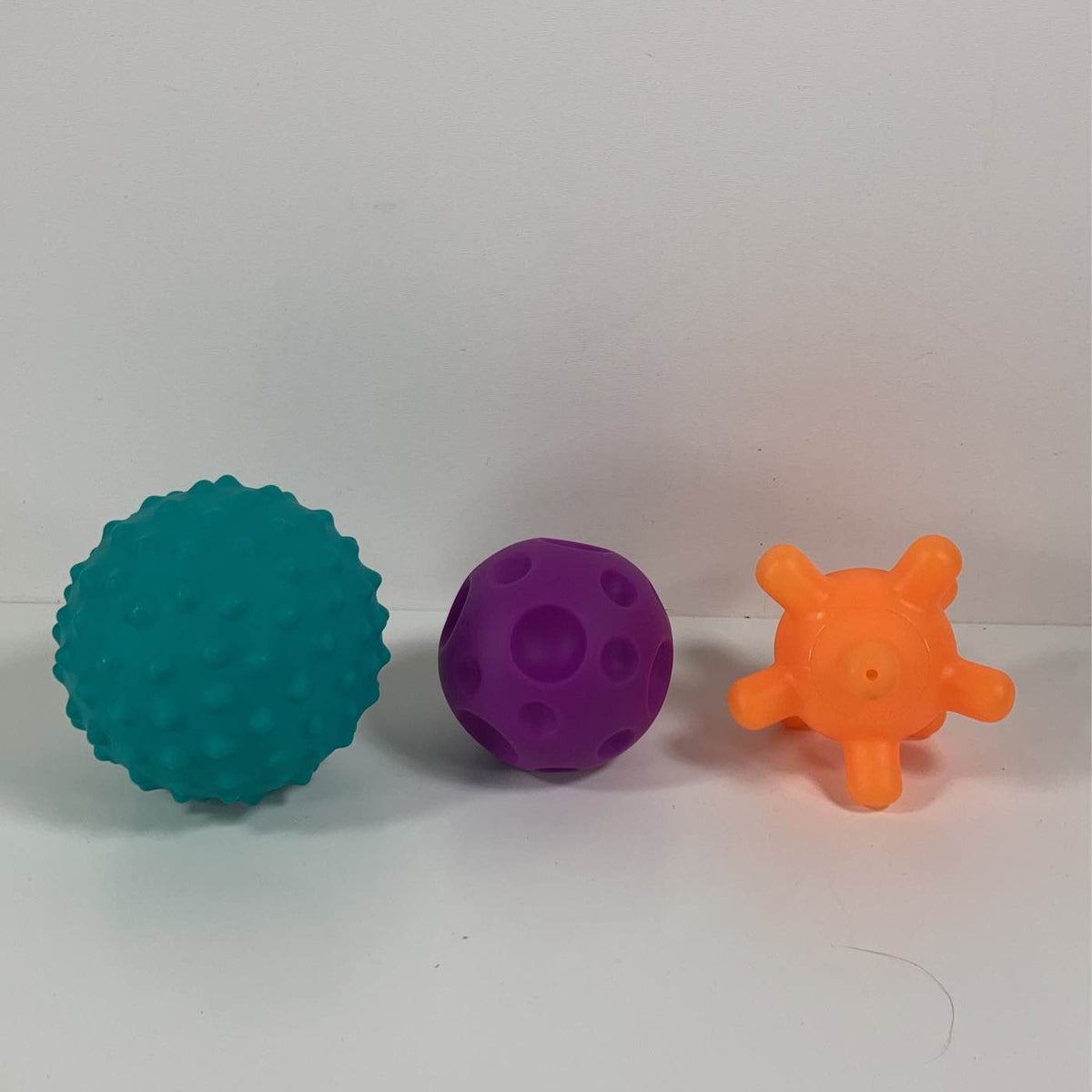 Set De 4 Pelotas Texturizadas Infantino – Juguete Sensorial Con Relieve Para Bebés De 6 Meses En Adelante – Sin BPA