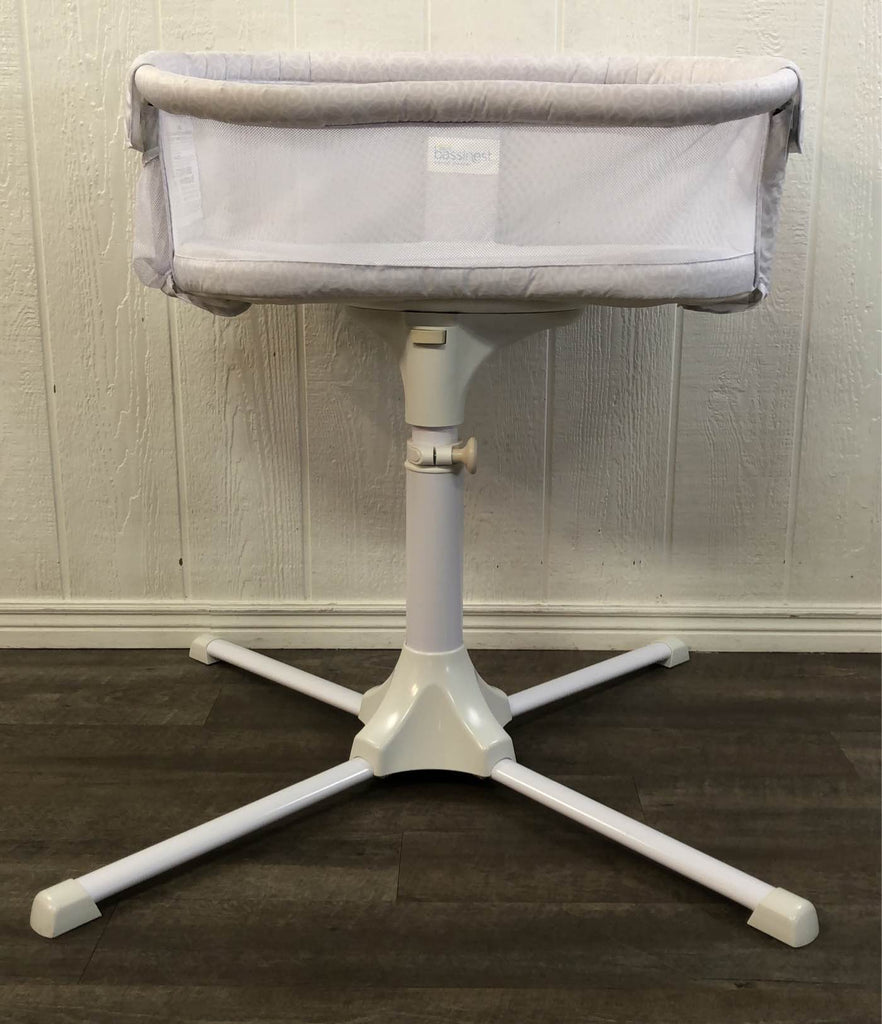 Halo Bassinest Swivel Sleeper, Essentia Series