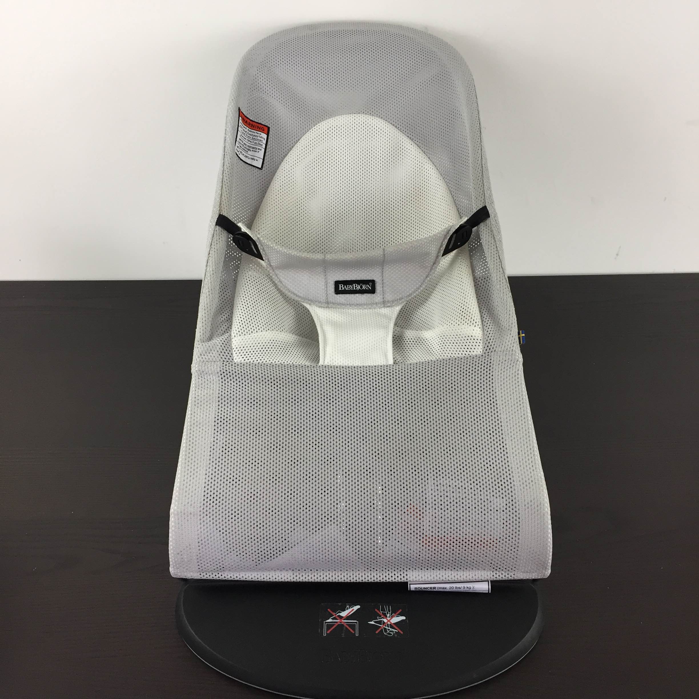 Baby bjorn 2024 bouncer white mesh