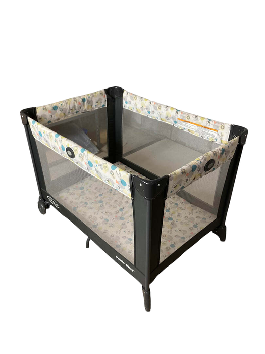 secondhand Graco Pack ‘n Play Portable Playard, Carnival