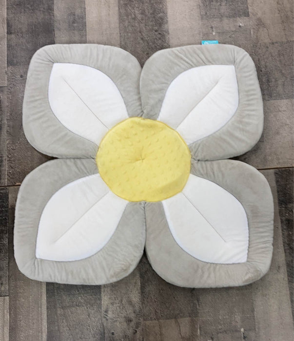 used Blooming Bath Baby Bath Lotus, White-Yellow