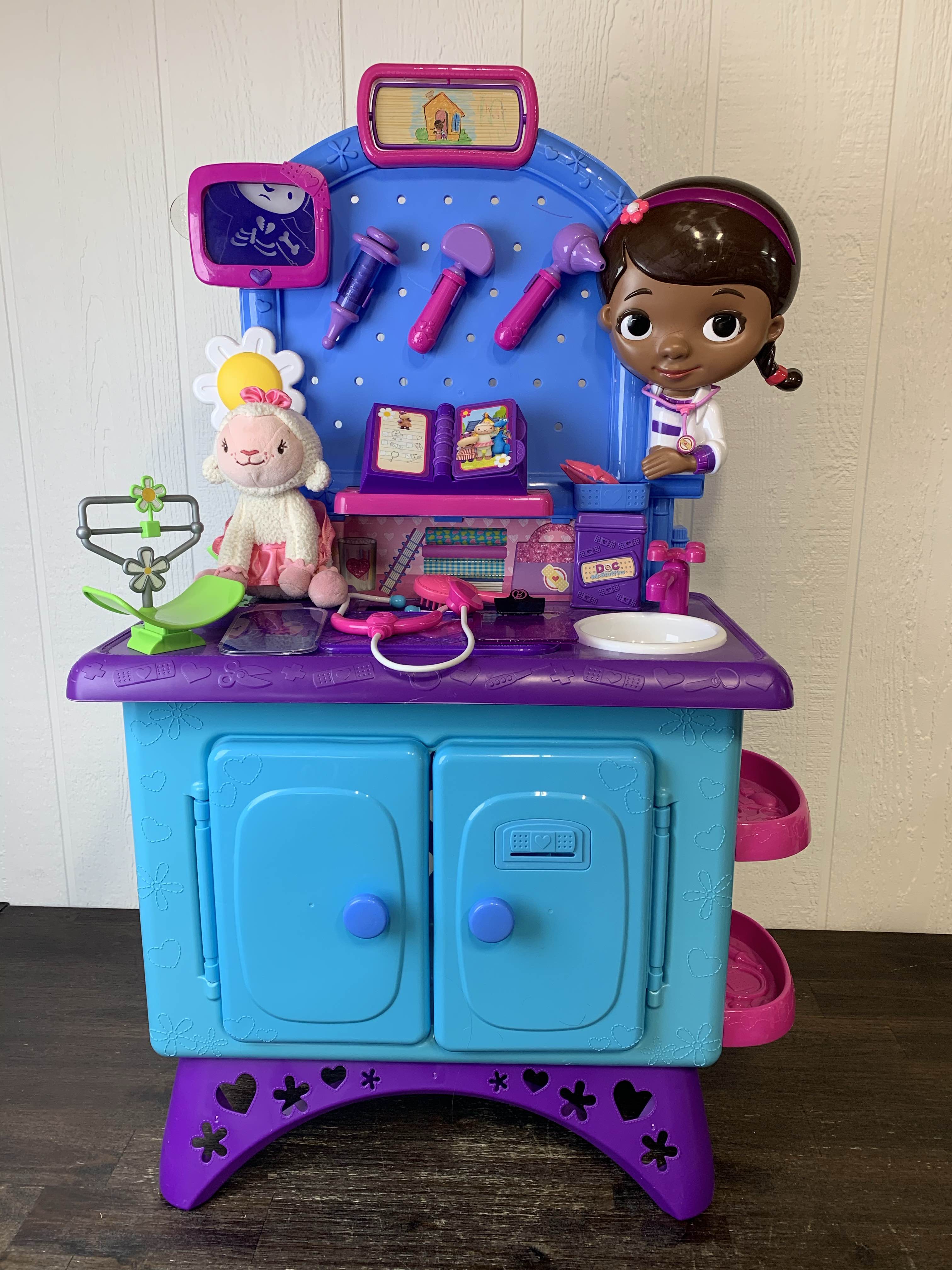 Doc mcstuffins hot sale check up center