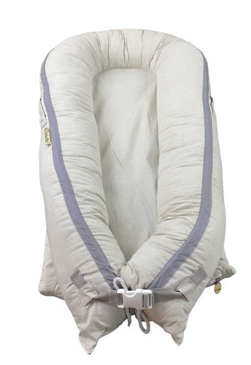 used LaLaMe Organic Newborn Lounger