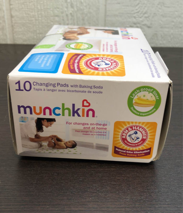 secondhand Munchkin Arm & Hammer Disposable Changing Pads