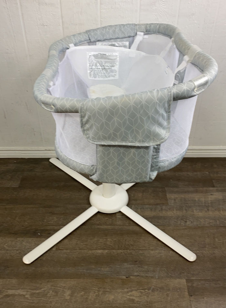 Halo BassiNest Swivel Sleeper, Essentia Series, With Infant Insert and