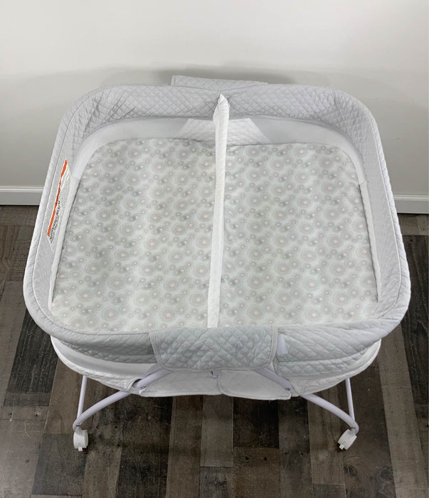 secondhand Delta Children Little Folks Twin EZ Fold Ultra Compact Double Bassinet