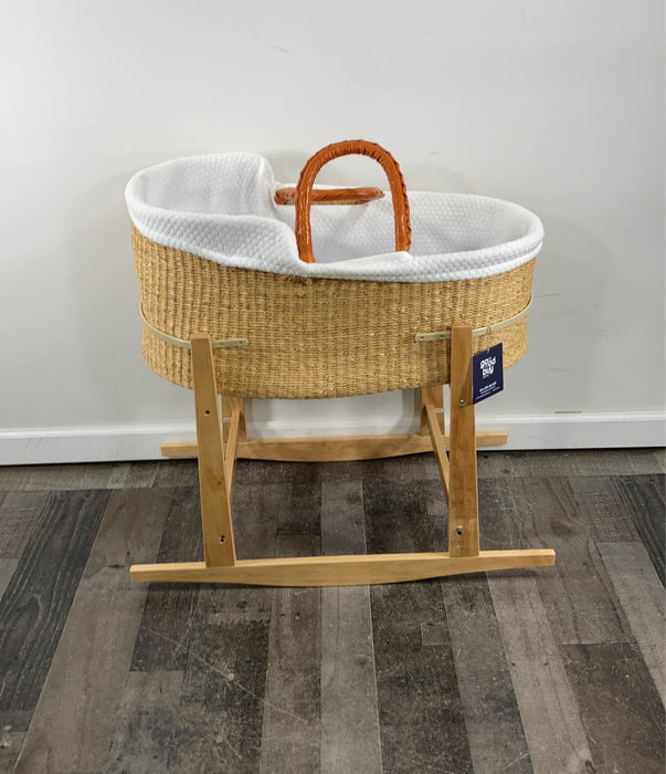 Shop Design Dua Natural Bilia Bassinet With Rocking Stand at GoodBuy Gear