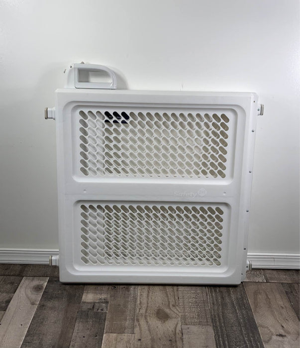 used Safety 1st Pressure Mount Lift, Lock and Swing Gate, /White