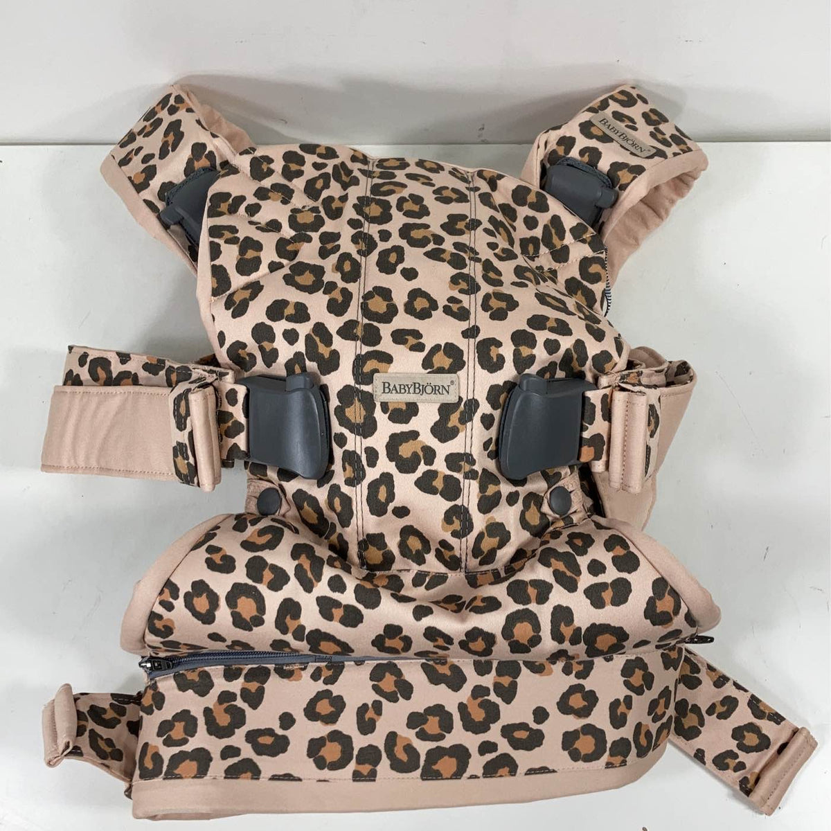BABYBJÖRN ONE KAI AIR レオパード 美品】ベビービョルン one Kai air レオパード - メルカリ