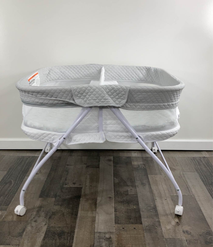 Delta Children Little Folks Twin EZ Fold Ultra Compact Double Bassinet