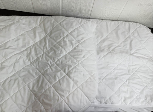 used BUNDLE Dealt Crib Mattress Pads