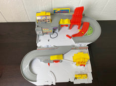 secondhand Hot Wheels Sto and Go Playset