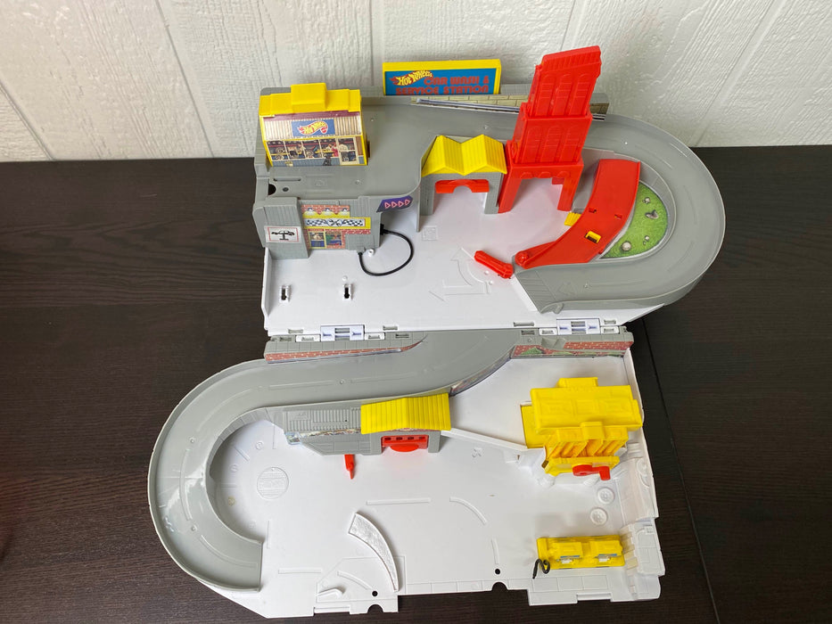 secondhand Hot Wheels Sto and Go Playset