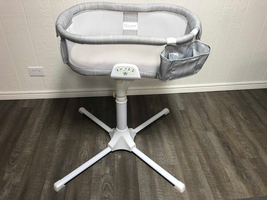 used Halo Bassinest Swivel Sleeper Luxe Plus Series