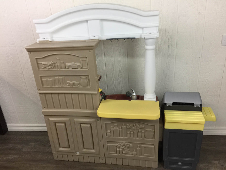 secondhand Little Tikes Sizzle And Serve Kitchen