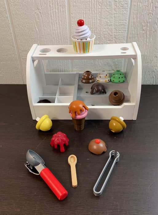 secondhand Melissa & Doug Wooden Scoop & Serve Ice Cream Counter