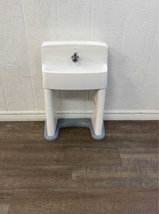 secondhand Delta Children PerfectSize 3-in-1 Convertible Sink, Step Stool and Bath Toy