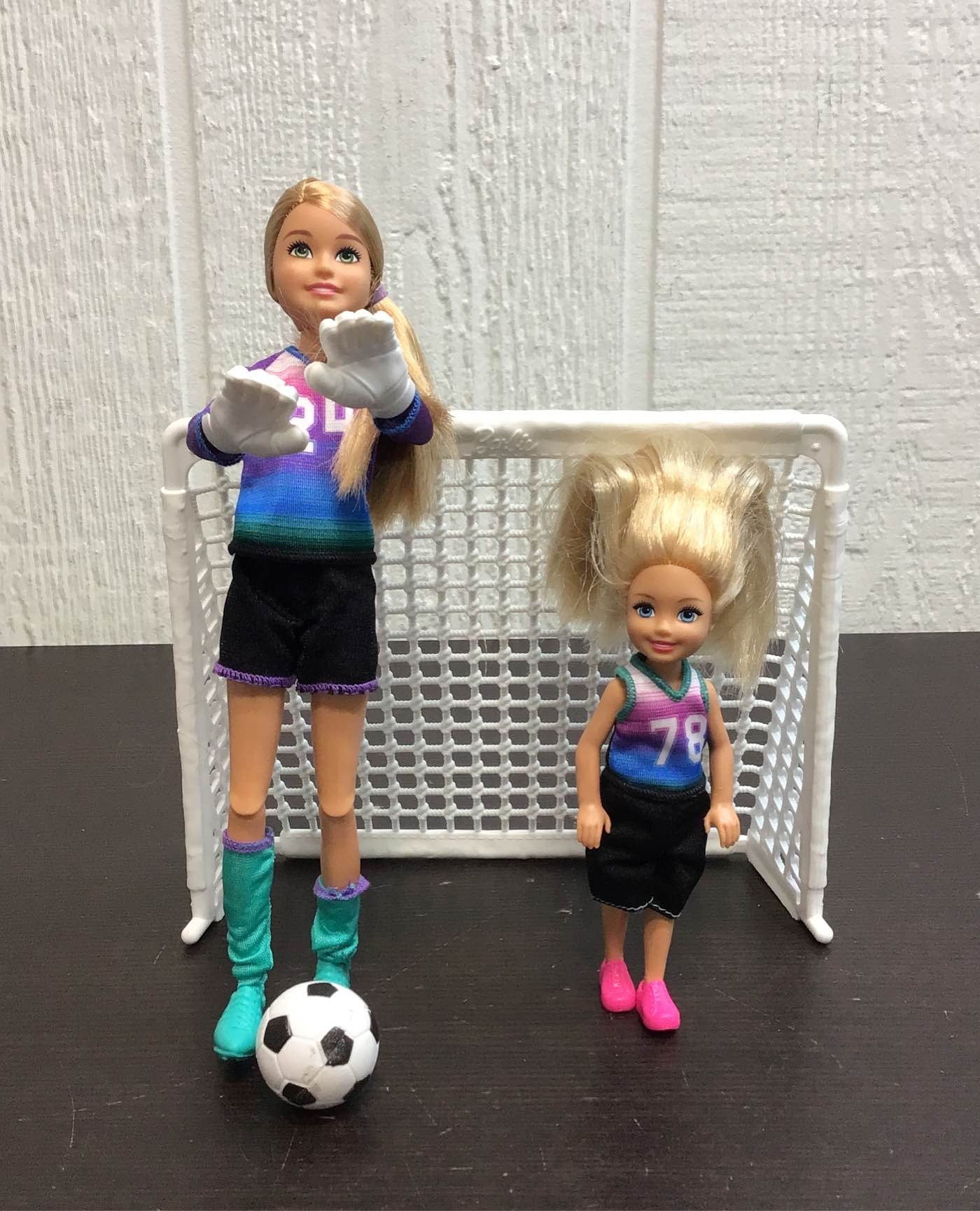 Barbie team stacie doll sales & chelsea doll soccer playset