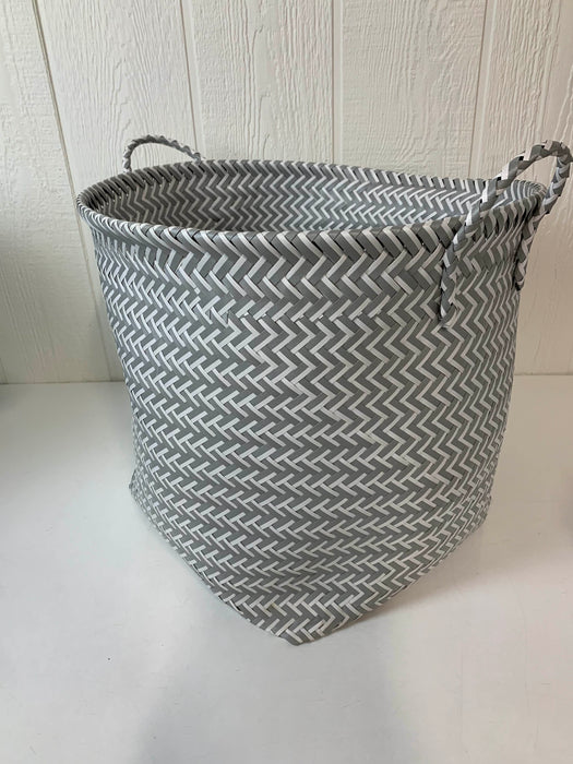 used Target Room Essentials Storage Basket