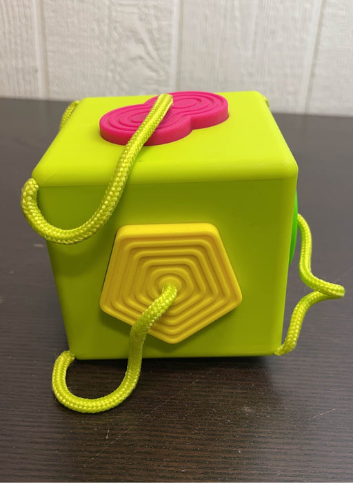 used Fat Brain Toys Oombee Cube