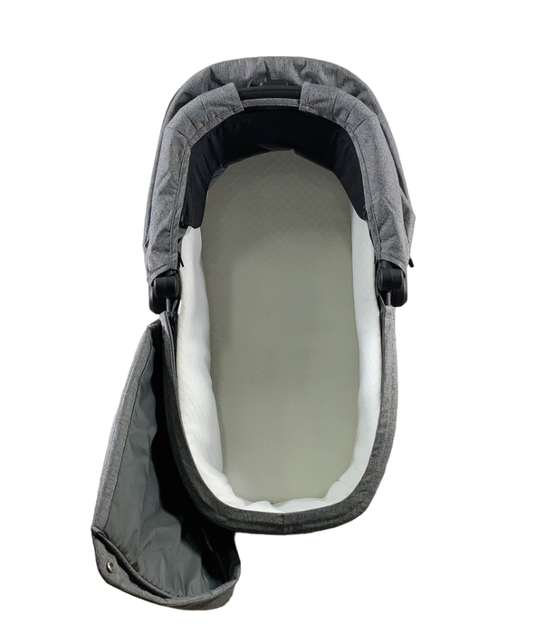 Shop Thule Sleek Bassinet, Grey Melange at GoodBuy Gear