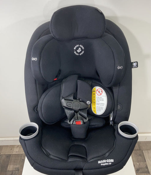 secondhand Maxi-Cosi Magellan XP All-in-One Convertible Car Seat, Night Black, 2021