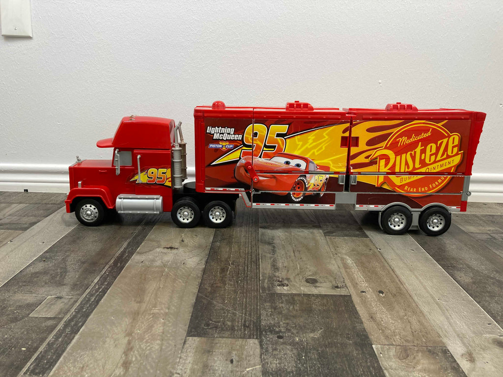 Mattel Disney Cars Mack Action Drivers Playset