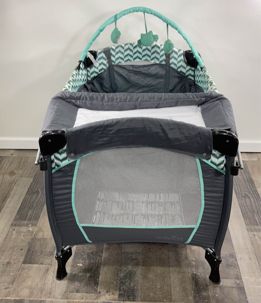 Evenflo Portable BabySuite Deluxe Playard