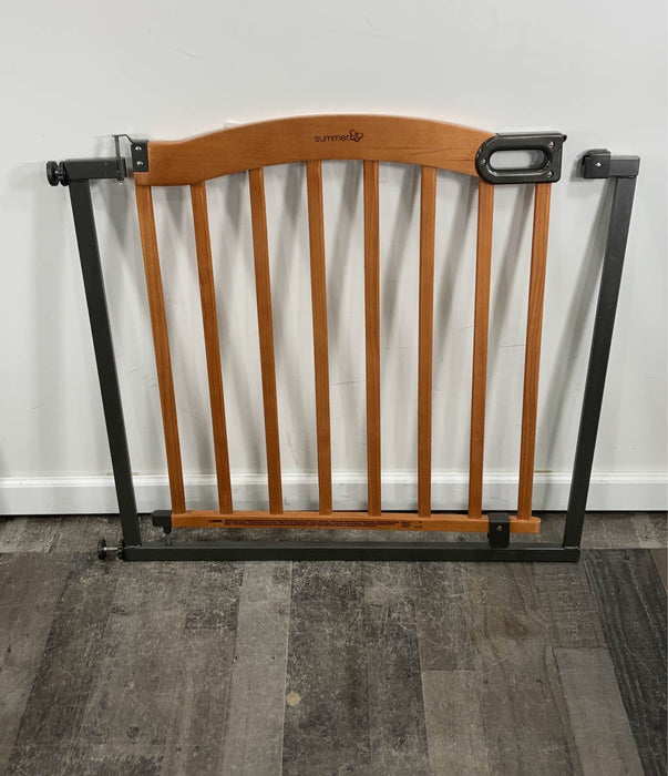 used Summer Infant Decorative Wood and Metal 32 in. Pressure Mounted Gate
