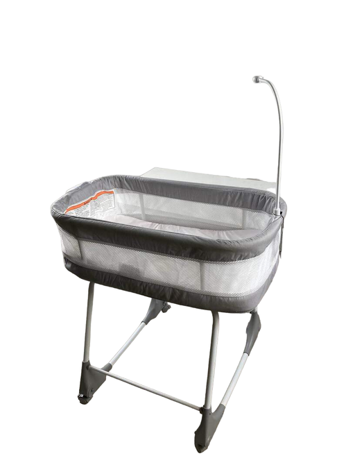 used Simmons Kids Shooting Star Rocking Bassinet With Airflow Mesh