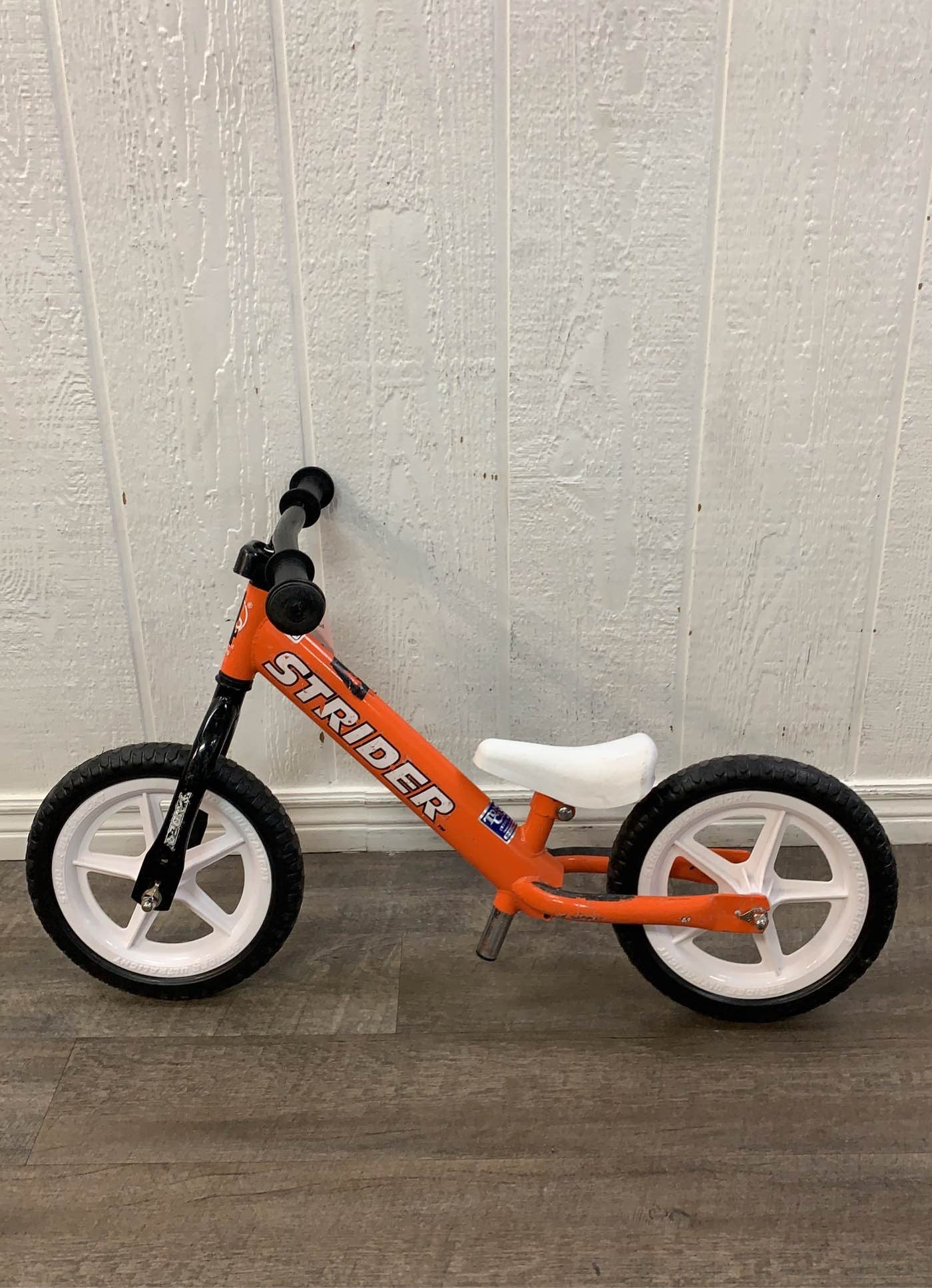 Strider balance bike online orange