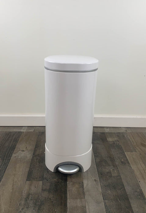 Shop Munchkin Step Diaper Pail at GoodBuy Gear