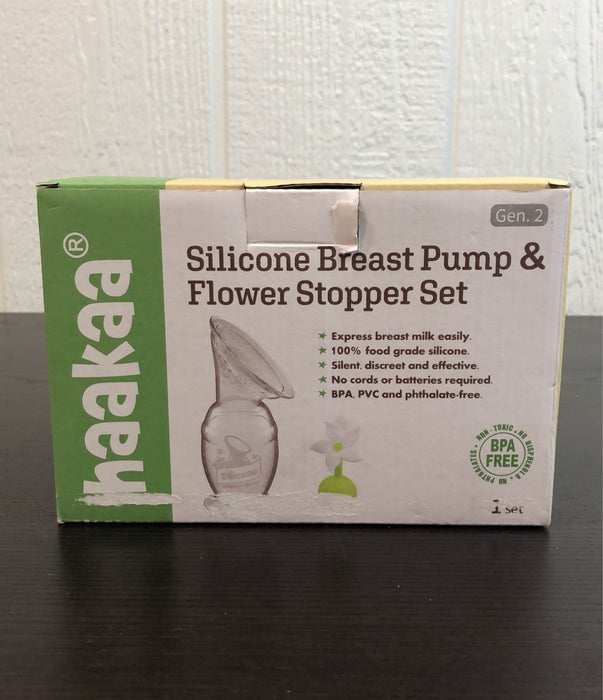 Shop Haakaa Silicone Breast Pump And Flower Stopper Set at GoodBuy Gear