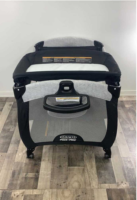 Graco Pack 'n Play With Bassinet Insert And Changer