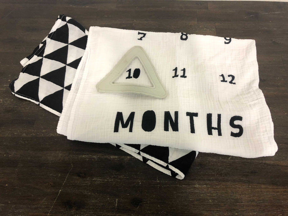 Cloud Island Milestone Blanket Set, Black And White