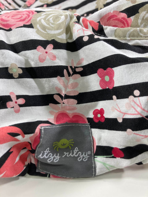 secondhand Itzy Ritzy Mom Boss 4-in-1 Multi-Use Nursing Cover