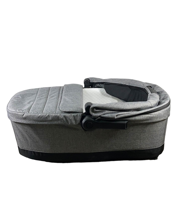 Shop Thule Sleek Bassinet, Grey Melange at GoodBuy Gear