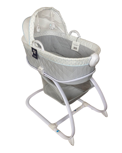 used Delta Children Deluxe Moses Bassinet