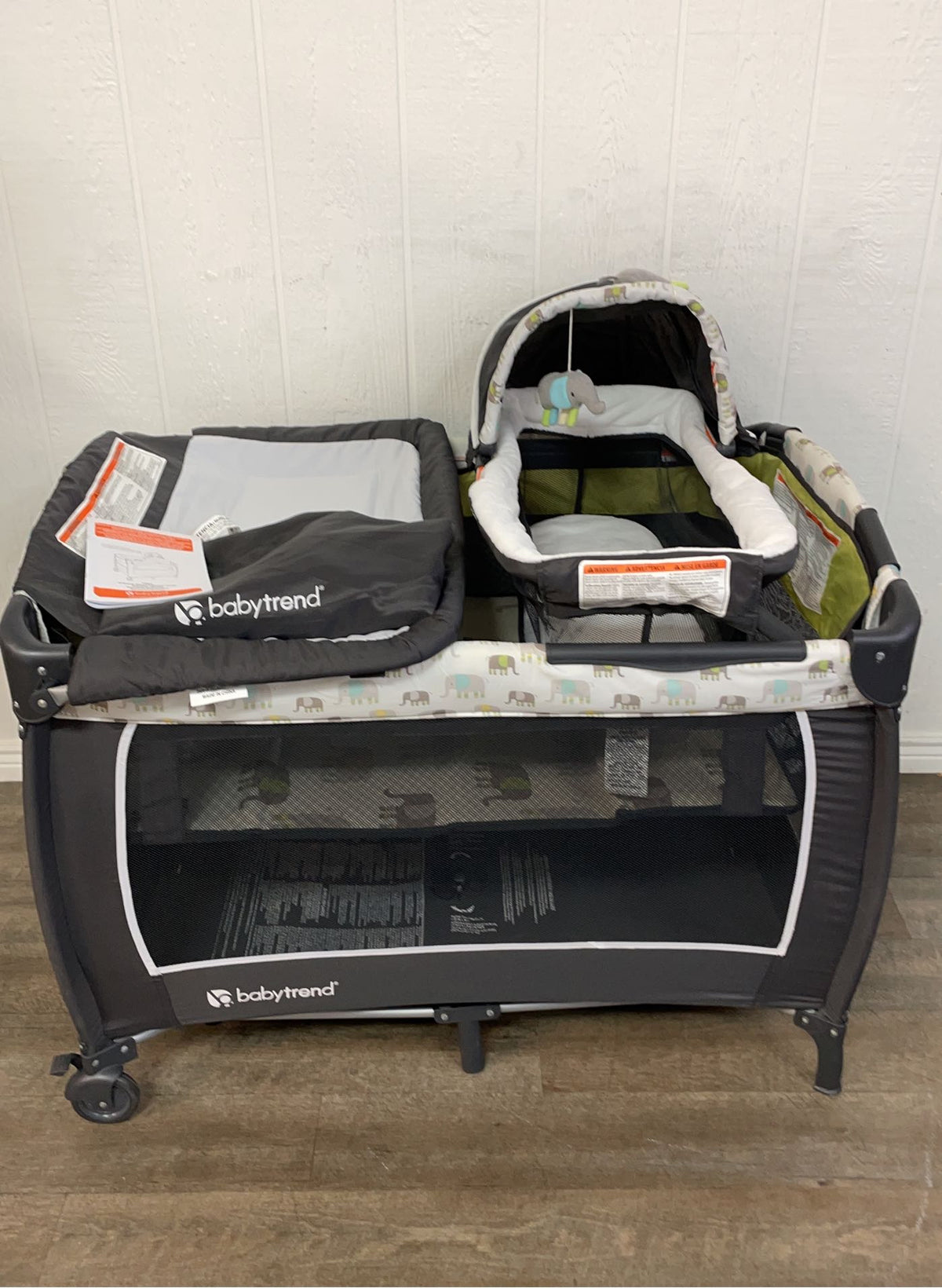 Baby Trend Lil Snooze Deluxe II Nursery Center