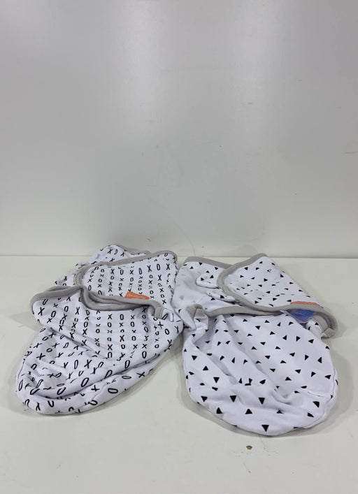 used SwaddleMe Original Swaddle Wrap With Easy Change, 2pk, Kiss You-HIDDEN NEED SIZE