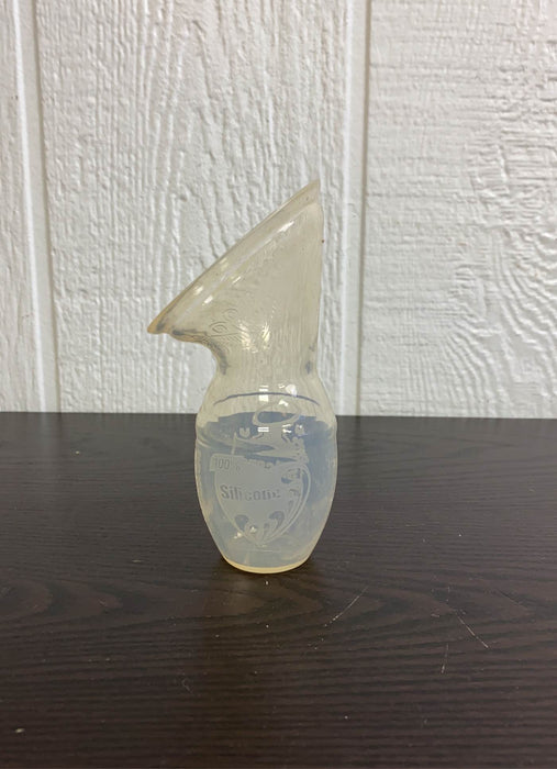 Shop Haakaa Manual Breast Pump at GoodBuy Gear