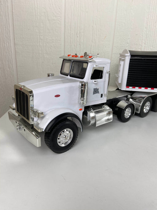 secondhand ERTL Big Farm Peterbilt With Farm Trailer