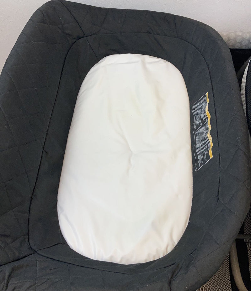 Graco Pack 'n Play Nearby Seat Playard